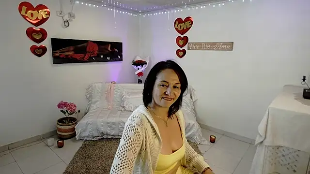 lollita 23  online show from April 11, 7:18 pm