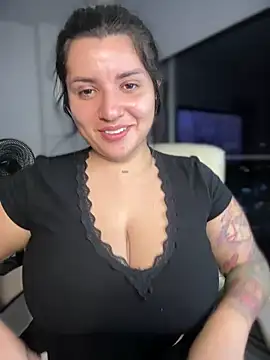 Snapshot of horny_roomiess chatting on December 27, 12:39 am horny roomiess online show from December 27, 12:39 am