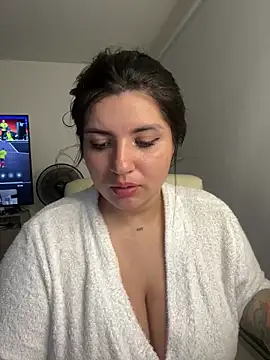 Snapshot of horny_roomiess chatting on January 12, 1:00 am horny roomiess online show from January 12, 1:00 am