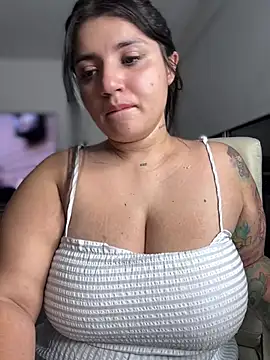 Snapshot of horny_roomiess chatting on March 4, 12:18 am horny roomiess online show from March 4, 12:18 am