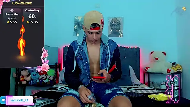 Liamscott  online show from January 18, 12:03 am