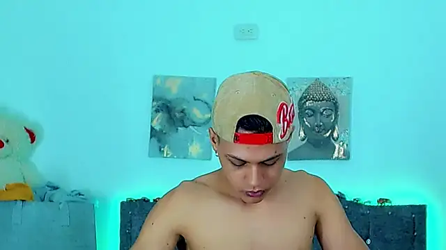 Liamscott  online show from March 8, 9:51 pm