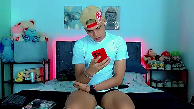 Liamscott  online show from March 17, 12:48 am