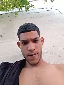 Snapshot of tanned_boy chatting on February 7, 8:10 pm tanned boy online show from February 7, 8:10 pm