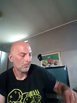Snapshot of tinybear79 chatting on May 28, 4:48 pm tinybear79 online show from May 28, 4:48 pm