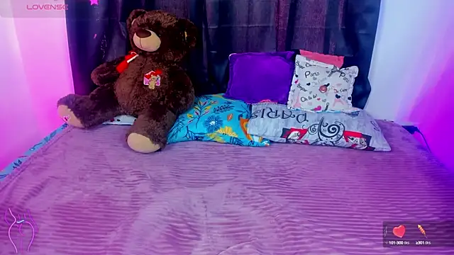 Snapshot of linda_montoya chatting on December 10, 8:49 pm linda montoya online show from December 10, 8:49 pm