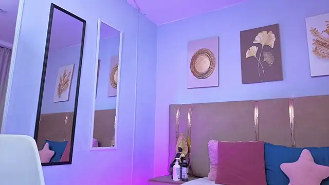 Snapshot of sarah_cruzz_ chatting on November 21, 1:15 am sarah cruzz online show from November 21, 1:15 am