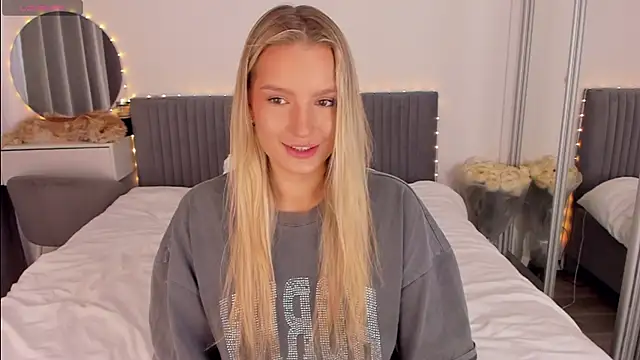 CassieRayss online show from March 22, 12:30 pm