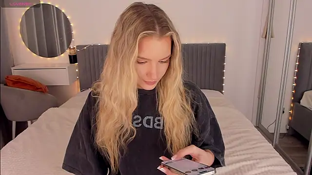 CassieRayss online show from April 6, 11:44 am