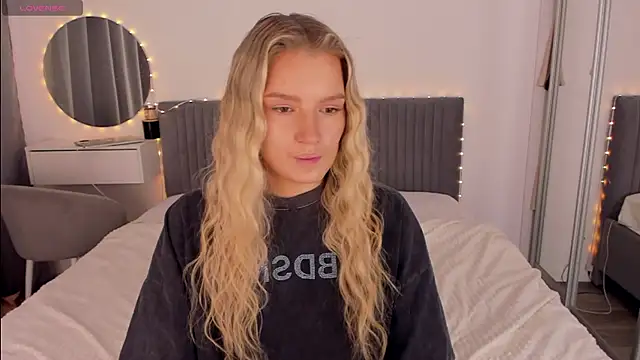 CassieRayss online show from April 8, 10:04 am