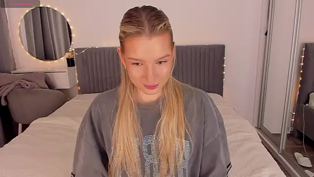 CassieRayss online show from April 15, 9:05 am