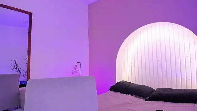 martina duque  online show from April 7, 6:19 pm