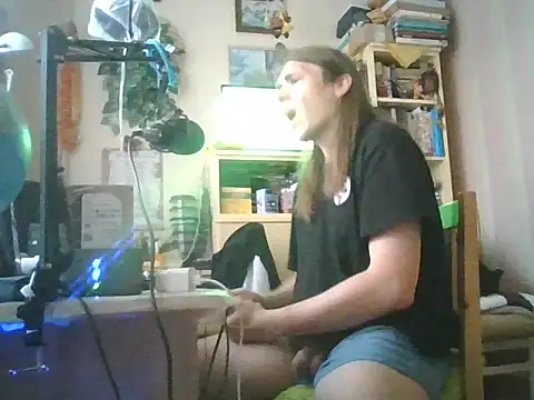 Snapshot of Davideksexy chatting on June 1, 6:31 pm Davideksexy online show from June 1, 6:31 pm