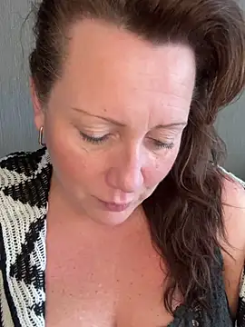 xsexycurvymilf online show from January 20, 11:45 am