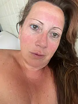 Snapshot of xsexycurvymilf chatting on July 12, 6:59 am xsexycurvymilf online show from July 12, 6:59 am