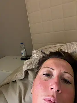 Snapshot of xsexycurvymilf chatting on July 28, 6:20 pm xsexycurvymilf online show from July 28, 6:20 pm