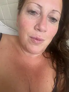 Snapshot of xsexycurvymilf chatting on July 30, 6:34 am xsexycurvymilf online show from July 30, 6:34 am