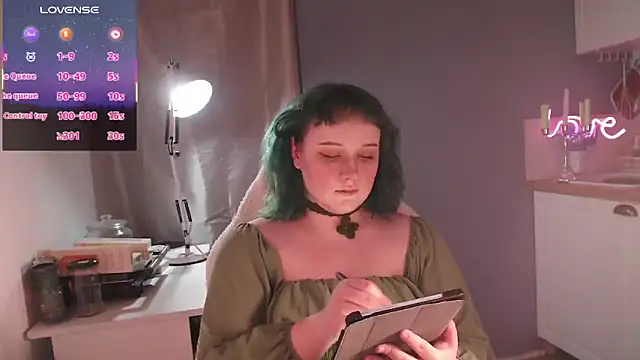 Snapshot of Horny_Spell chatting on November 17, 11:43 pm Horny Spell online show from November 17, 11:43 pm