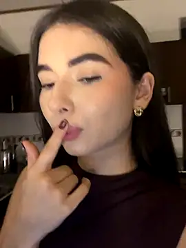 Snapshot of Coralinee_01 chatting on November 26, 12:44 am Coralinee 01 online show from November 26, 12:44 am