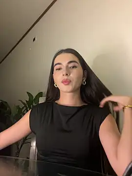 Coralinee 01 online show from December 22, 1:24 am