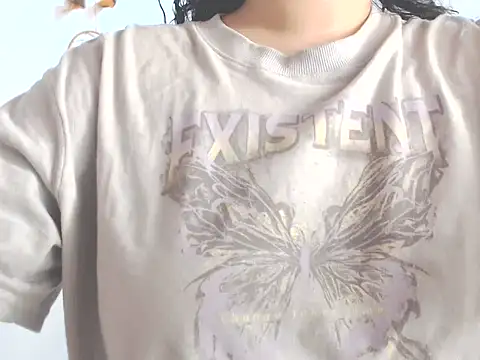 Amara18  online show from December 15, 4:18 am