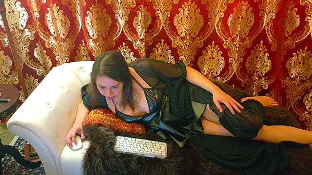 Snapshot of Lily_Leigh1 chatting on February 6, 6:51 am Lily Leigh1 online show from February 6, 6:51 am