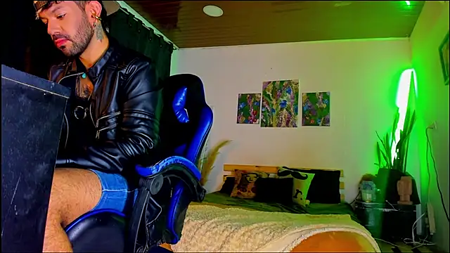 LatinMilk  online show from February 19, 5:36 am