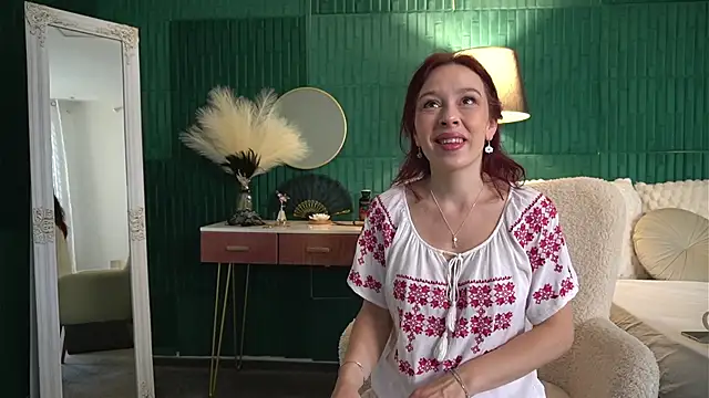 Snapshot of HaileyMoonn chatting on July 8, 3:55 am HaileyMoonn online show from July 8, 3:55 am