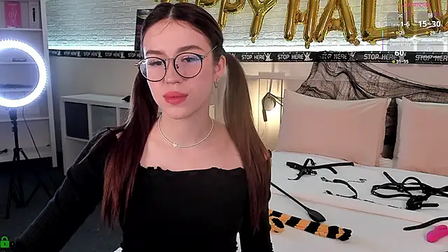 Snapshot of BelovedRuby chatting on October 31, 2:56 am BelovedRuby online show from October 31, 2:56 am