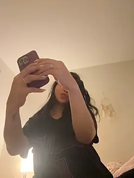 Snapshot of PetitLumiere chatting on December 3, 4:03 am PetitLumiere online show from December 3, 4:03 am