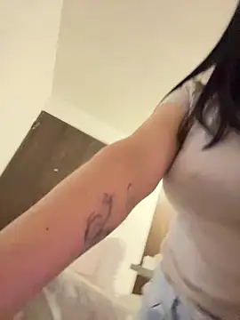 Snapshot of PetitLumiere chatting on January 13, 5:12 am PetitLumiere online show from January 13, 5:12 am