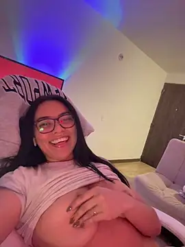 Snapshot of PetitLumiere chatting on January 23, 5:56 am PetitLumiere online show from January 23, 5:56 am