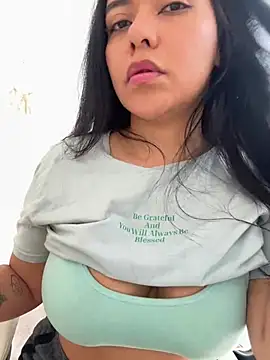 Snapshot of PetitLumiere chatting on February 12, 1:59 pm PetitLumiere online show from February 12, 1:59 pm