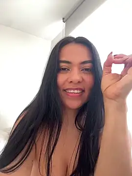 Snapshot of PetitLumiere chatting on February 13, 6:48 pm PetitLumiere online show from February 13, 6:48 pm