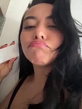 Snapshot of PetitLumiere chatting on February 17, 8:58 pm PetitLumiere online show from February 17, 8:58 pm