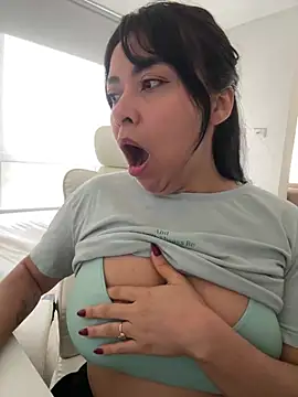 Snapshot of PetitLumiere chatting on March 7, 12:34 pm PetitLumiere online show from March 7, 12:34 pm