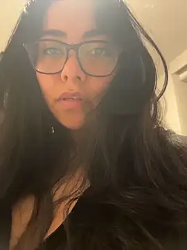 PetitLumiere online show from April 11, 3:22 am