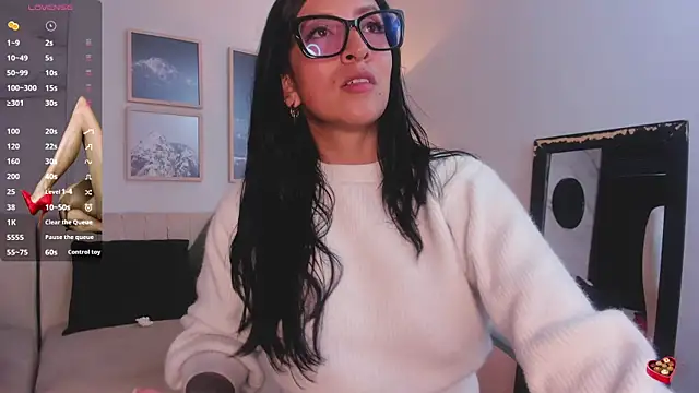 kira moon   online show from January 4, 8:05 pm