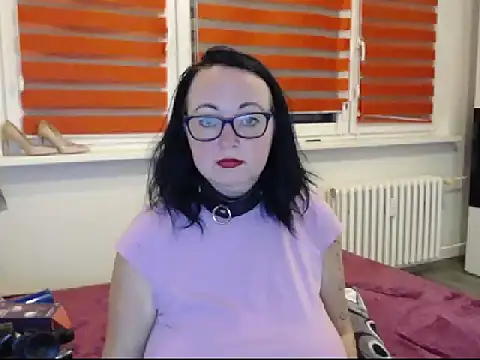 Snapshot of Alexie33 chatting on February 16, 4:32 pm Alexie33 online show from February 16, 4:32 pm
