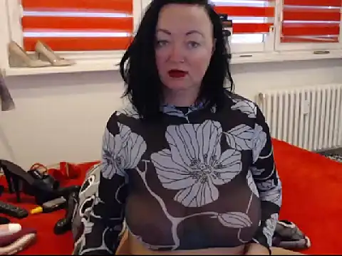 Snapshot of Alexie33 chatting on February 28, 10:52 am Alexie33 online show from February 28, 10:52 am