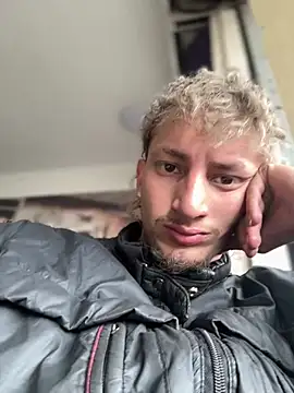 Snapshot of Scott_sex7 chatting on February 19, 5:42 pm Scott sex7 online show from February 19, 5:42 pm