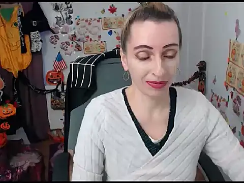 EvelynAngell online show from October 20, 6:03 am