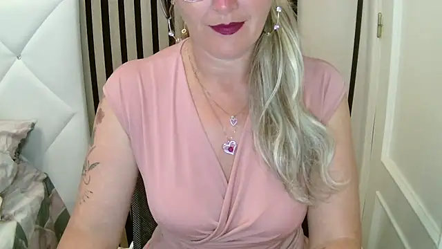 xxNoeliaxx online show from March 24, 7:57 am