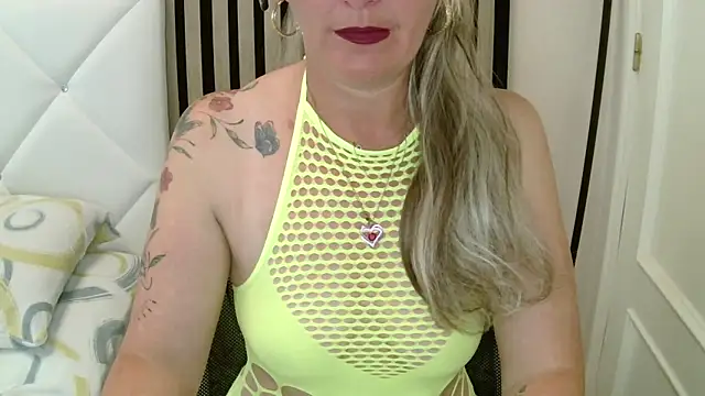 xxNoeliaxx online show from April 16, 7:09 am