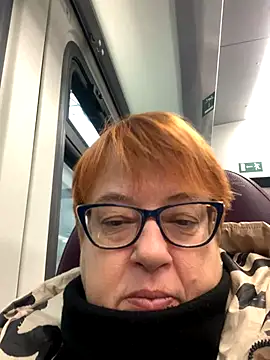 Snapshot of Klio5678 chatting on November 3, 5:20 am Klio5678 online show from November 3, 5:20 am