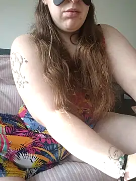 Snapshot of FrancaiseLynne chatting on February 15, 8:44 am FrancaiseLynne online show from February 15, 8:44 am