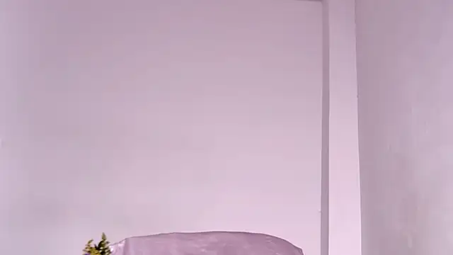 Snapshot of caarlywhitee chatting on February 19, 1:12 am caarlywhitee online show from February 19, 1:12 am