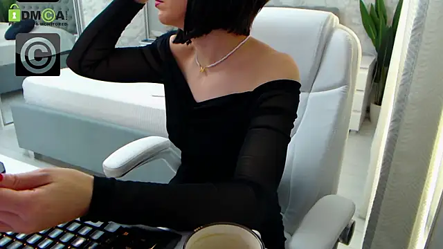 Ellysse  online show from December 19, 8:45 am