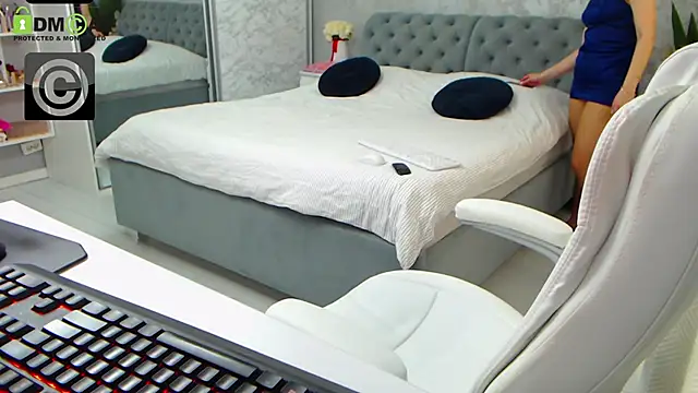 Ellysse  online show from March 14, 7:48 am