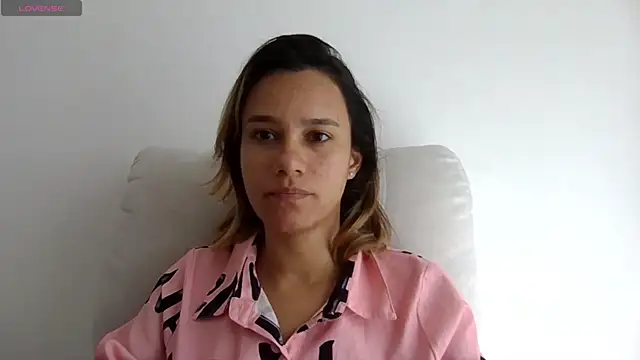 Snapshot of SamanthaWatson chatting on June 7, 3:49 pm SamanthaWatson online show from June 7, 3:49 pm